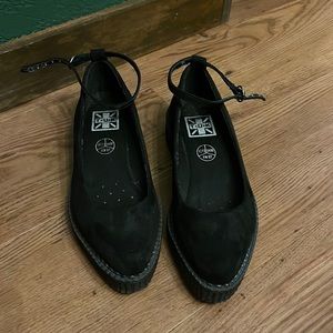 Cute black platform creepers. Only worn once.